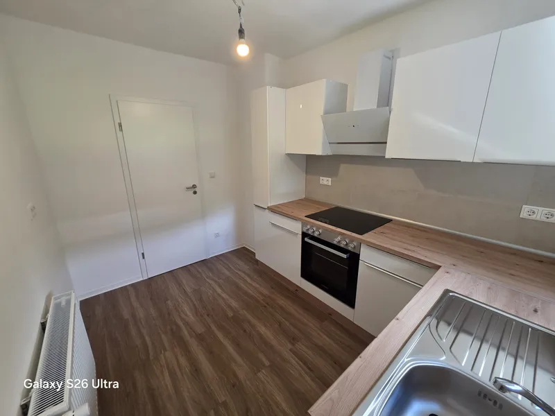 3-Zimmer-Wohnung in Berlin-Britz  Erstbezug nach Modernisierung mit Einbauküche — photo 1